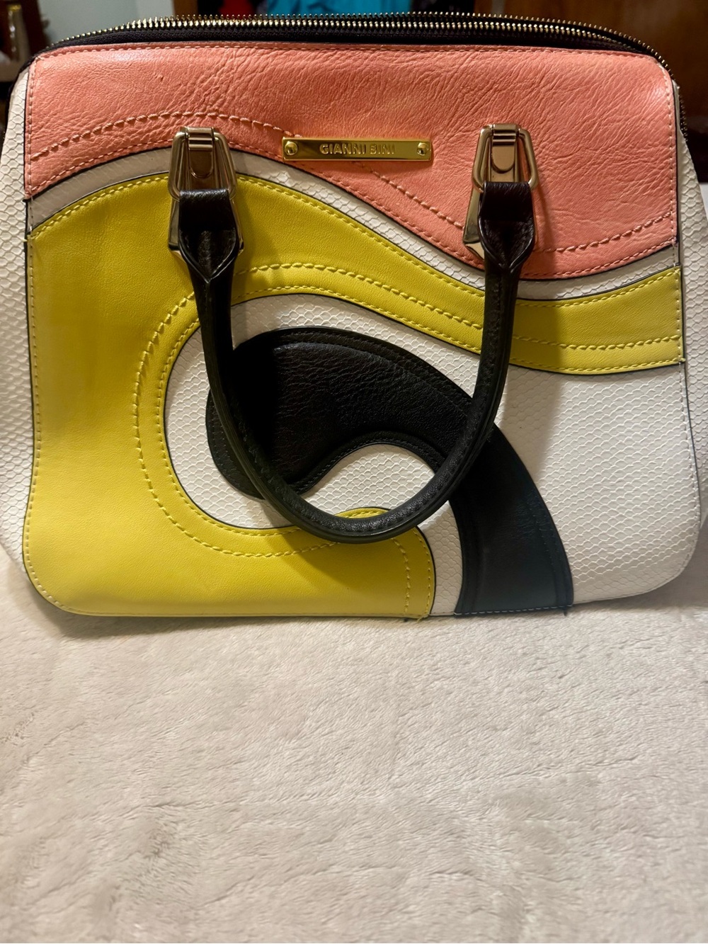 Gorgeous! Gianni Bini handbag with a distinct wavy color-block pattern